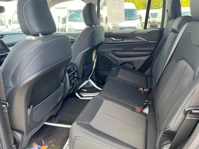 2023 Jeep Grand Cherokee Laredo 4x4