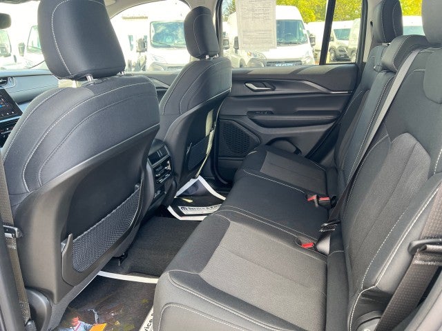 2023 Jeep Grand Cherokee Laredo 4x4