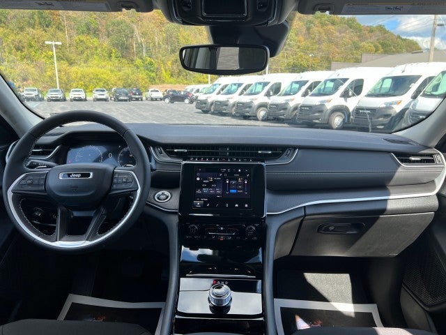 2023 Jeep Grand Cherokee Laredo 4x4