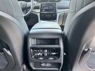 2023 Jeep Grand Cherokee Laredo 4x4