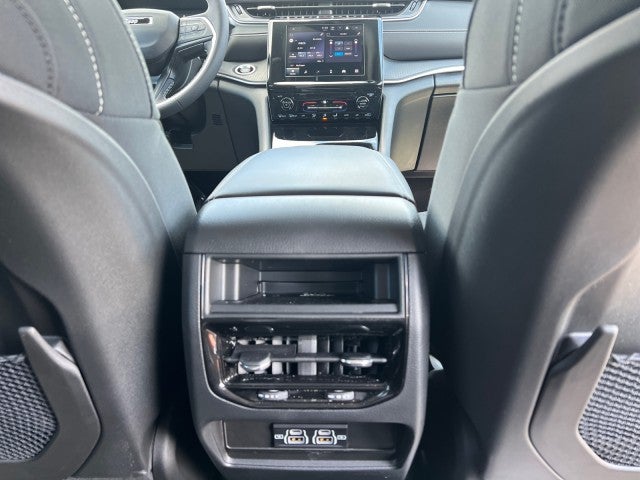 2023 Jeep Grand Cherokee Laredo 4x4