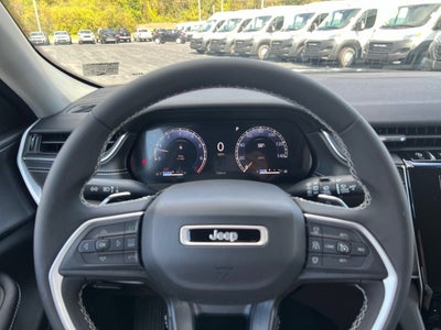 2023 Jeep Grand Cherokee Laredo 4x4