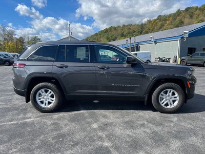 2023 Jeep Grand Cherokee Laredo 4x4