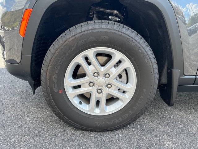 2023 Jeep Grand Cherokee Laredo 4x4