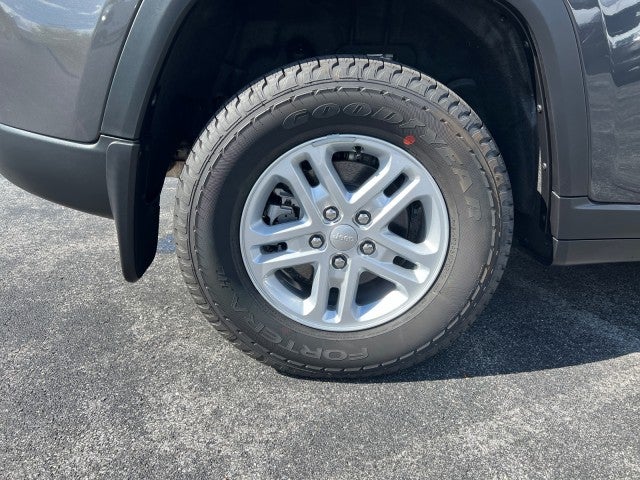 2023 Jeep Grand Cherokee Laredo 4x4