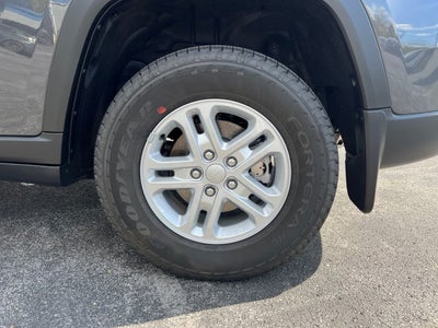 2023 Jeep Grand Cherokee Laredo 4x4