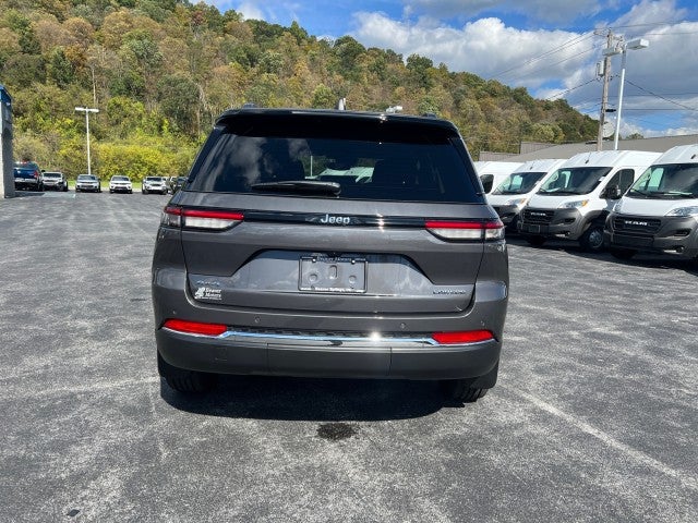 2023 Jeep Grand Cherokee Laredo 4x4