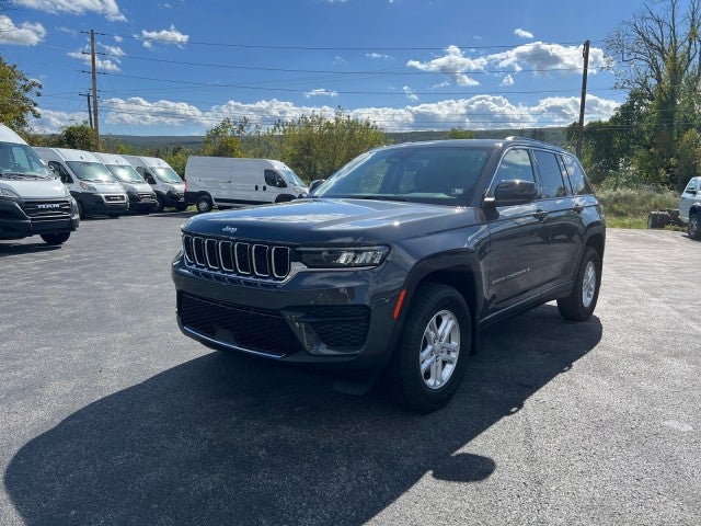 2023 Jeep Grand Cherokee Laredo 4x4