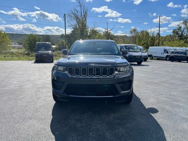 2023 Jeep Grand Cherokee Laredo 4x4