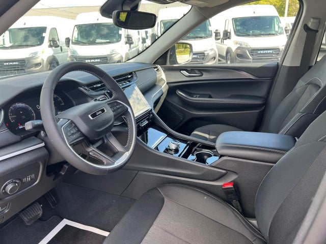 2023 Jeep Grand Cherokee Laredo 4x4