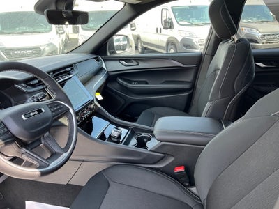 2025 Jeep Grand Cherokee GRAND CHEROKEE LAREDO X 4X4