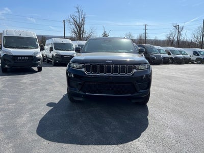 2025 Jeep Grand Cherokee GRAND CHEROKEE LAREDO X 4X4