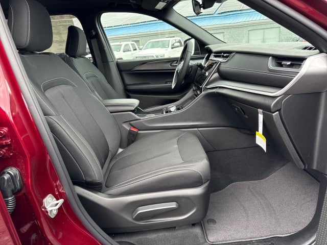 2026 Jeep Grand Cherokee GRAND CHEROKEE LAREDO X 4X4