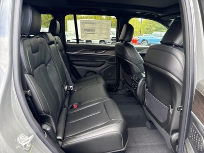 2027 Jeep Grand Cherokee GRAND CHEROKEE LIMITED 4X4