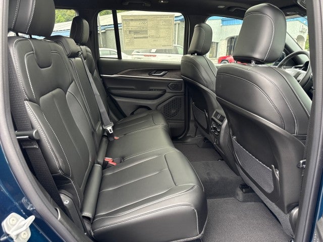 2027 Jeep Grand Cherokee GRAND CHEROKEE LIMITED 4X4