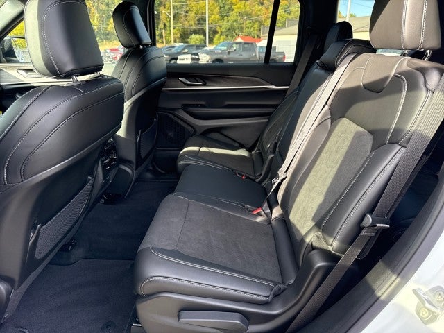 2026 Jeep Grand Cherokee GRAND CHEROKEE L LAREDO ALTITUDE 4X4