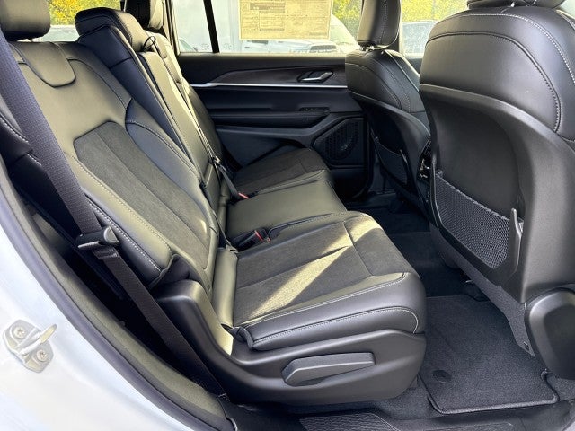 2026 Jeep Grand Cherokee GRAND CHEROKEE L LAREDO ALTITUDE 4X4