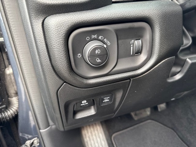 2027 RAM Ram 1500 RAM 1500 EXPRESS CREW CAB 4X4 5'7' BOX