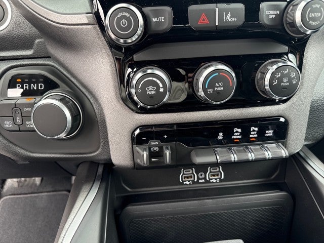 2027 RAM Ram 1500 RAM 1500 EXPRESS CREW CAB 4X4 5'7' BOX