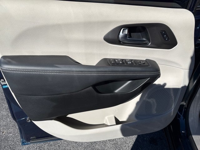 2023 Chrysler Pacifica Touring L AWD