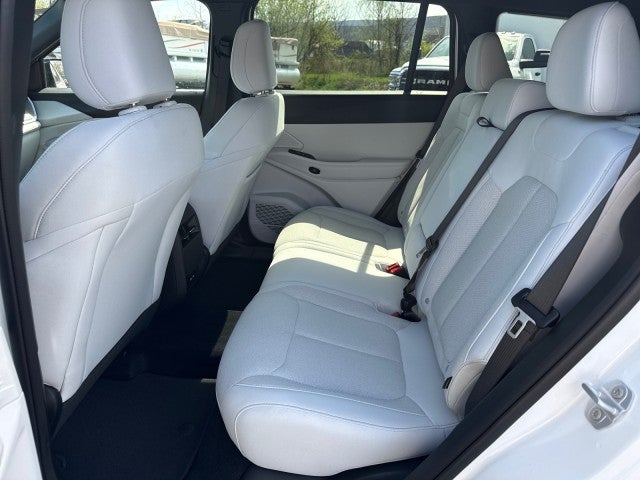 2026 Jeep Cherokee CHEROKEE LAREDO 4X4